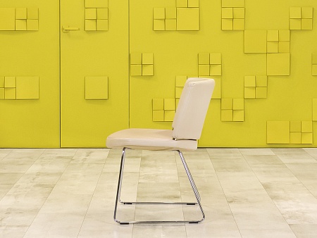 Конференц кресло для переговорной на полозьях Techo Экокожа Бежевый Чехия_КДКБ-14081