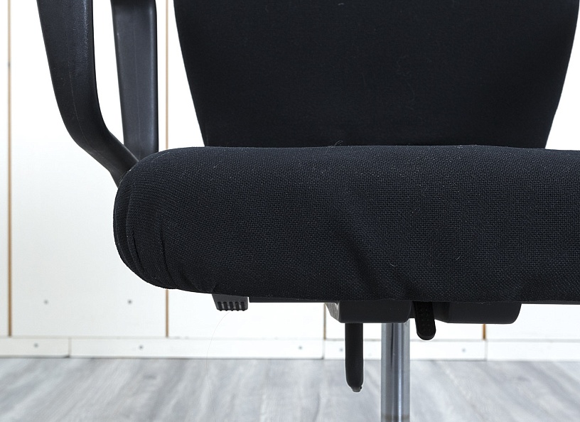 Офисное кресло для персонала  VITRA Ткань Черный   (КПТЧ-05123)