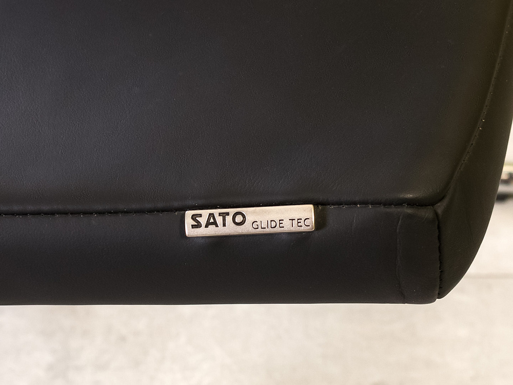 Конференц кресло для переговорной на полозьях SATO Кожа Чёрный Германия_КДКЧ-260224