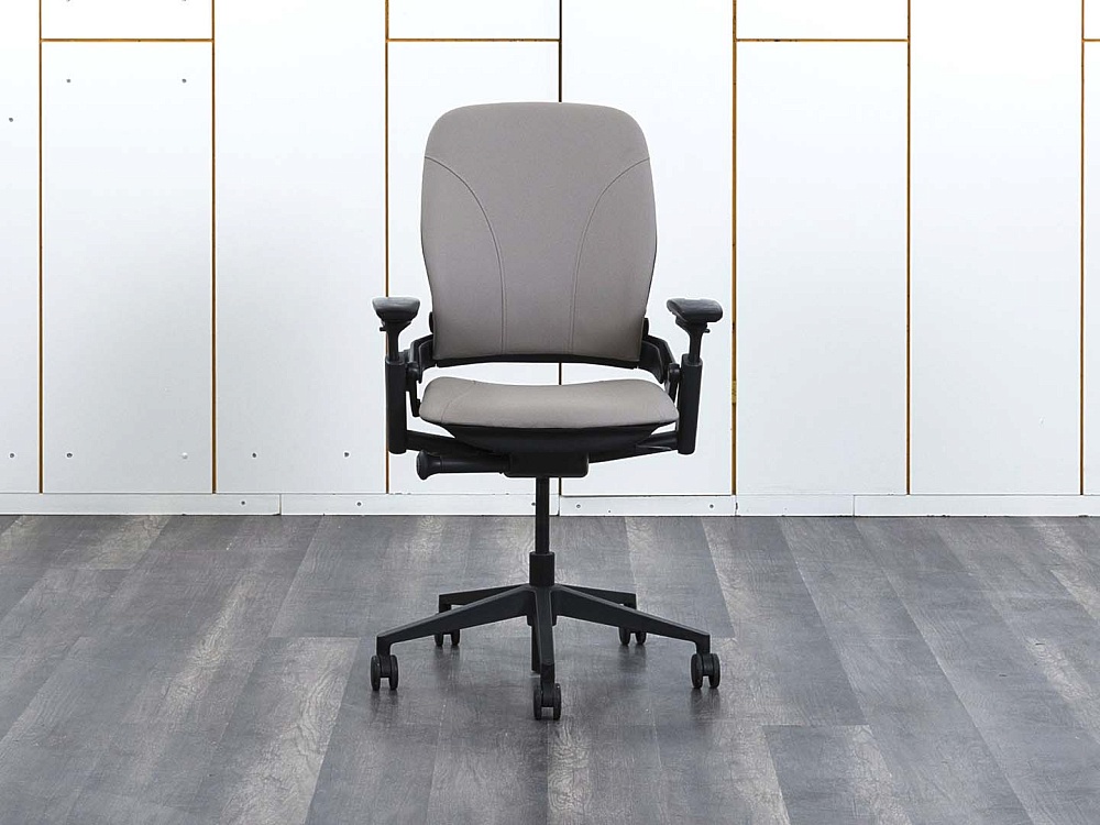 Офисное кресло руководителя  SteelCase Кожа Бежевый Leap B  (КРКБ-16122)