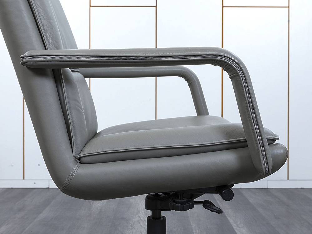 Офисное кресло руководителя  KEILHAUER Кожа Серый Elite  (КРКС-04053)
