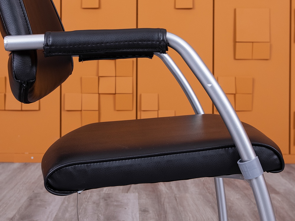 Конференц кресло для переговорной  Черный Кожзам    (КДКЧ1-15045)