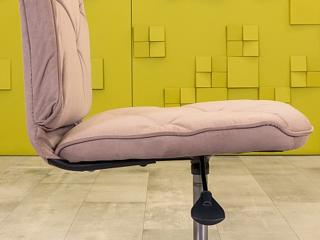 Офисное кресло для персонала на колесах Монро NEO-08 коричневый Ткань Коричневый Россия