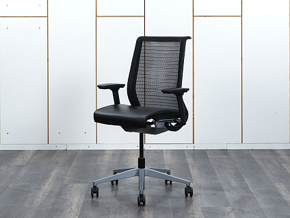 Офисное кресло для персонала  SteelCase Кожзам Черный Think  (КПКЧ-26013)