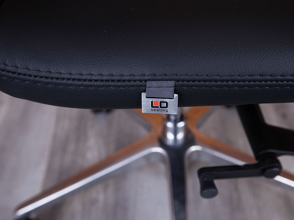 Офисное кресло руководителя  LD Seating Экокожа Черный Harmony Pure  (КРКЧ1-27025)