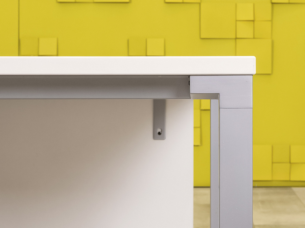 Комплект офисной мебели стол с тумбой  Steelcase ЛДСП Белый Франция  СППБТ2-04026