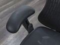 Офисное кресло руководителя  Herman Miller Сетка Черный Mirra  (КРСЧ-12122)