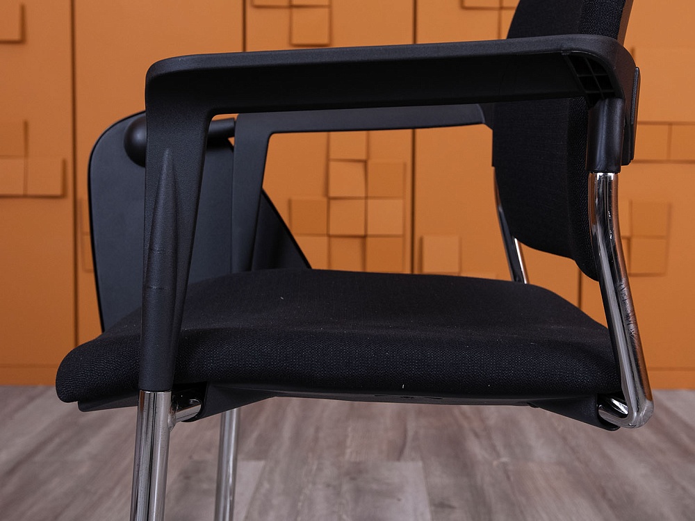 Конференц кресло для переговорной  Черный Ткань LD Seating DREAM 130B-N4  (КДТЧ-27025)