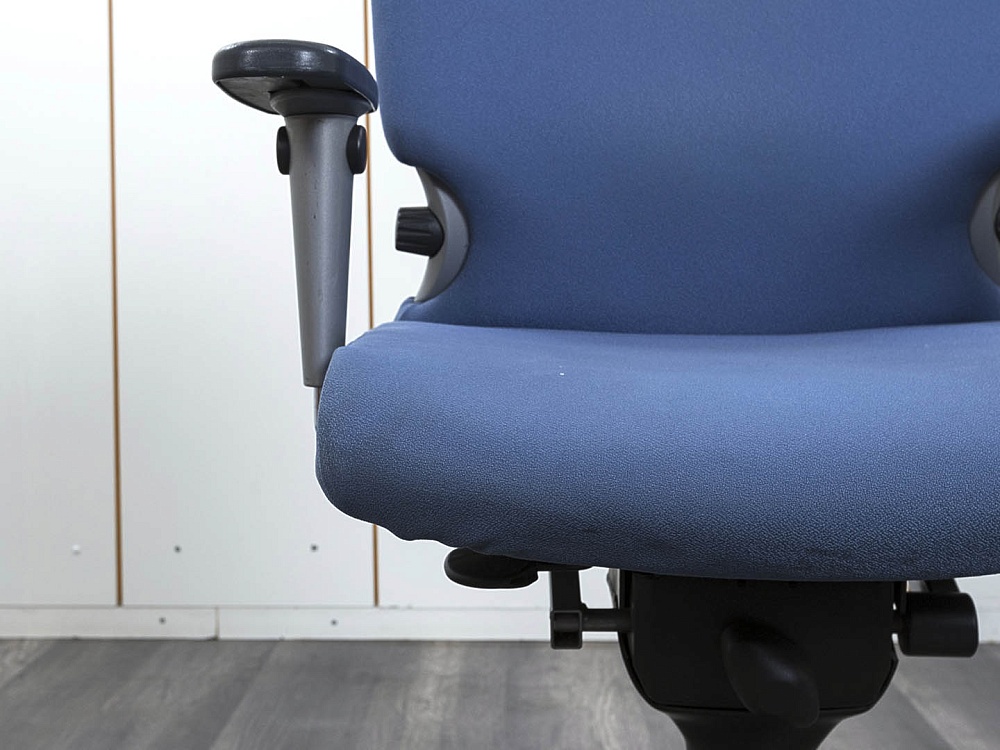 Офисное кресло для персонала  Haworth Ткань Синий Comforto  (КПТН-09112)