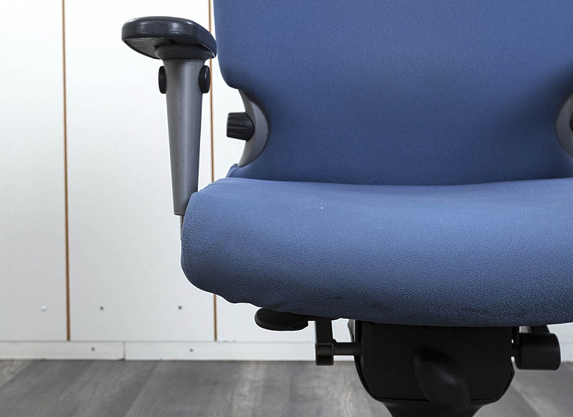Офисное кресло для персонала  Haworth Ткань Синий Comforto  (КПТН-09112)