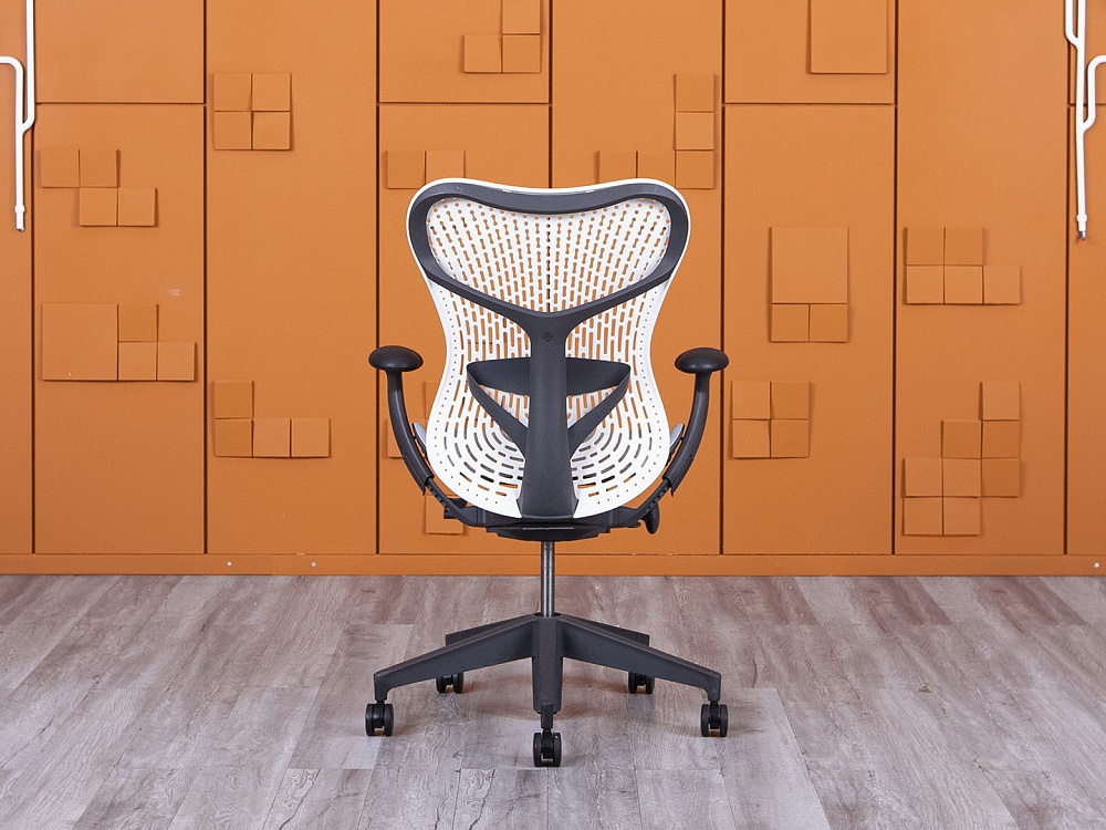 Офисное кресло руководителя  Herman Miller Сетка Серый Mirra 2  (КРСС-14024)