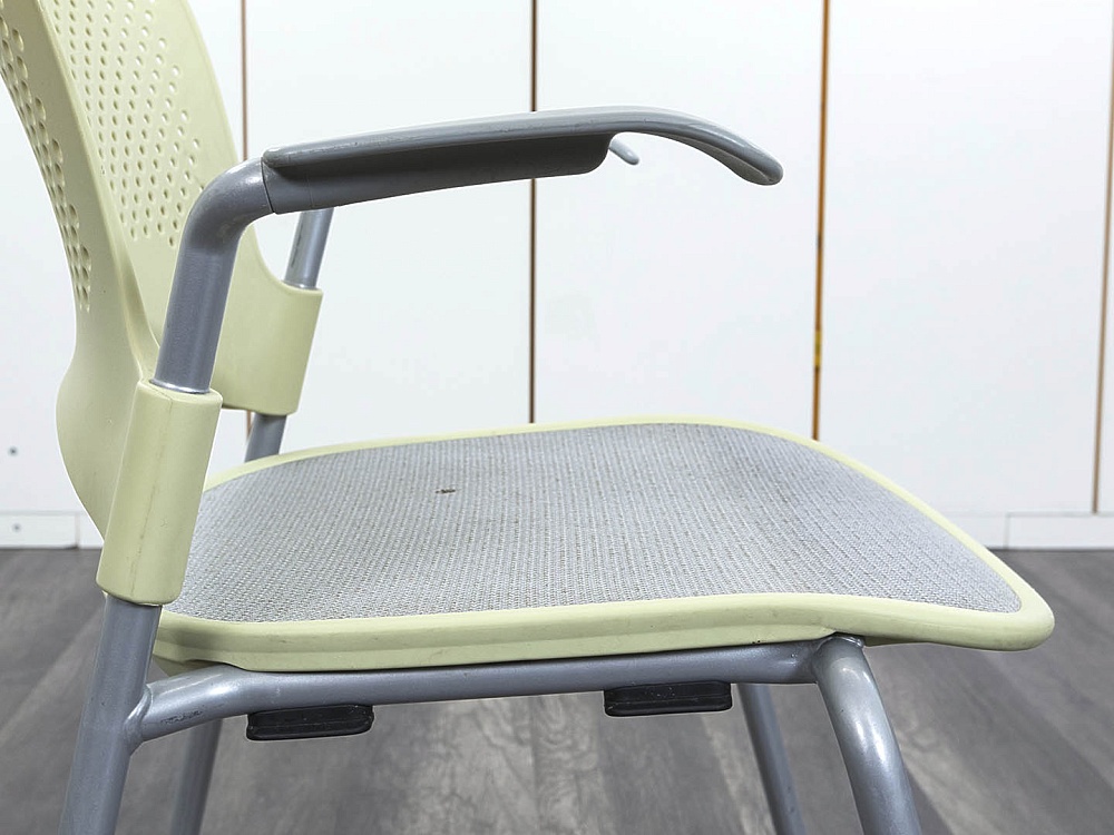 Конференц кресло для переговорной  Салатовый Сетка Herman Miller Caper  (УНСС-21082уц)