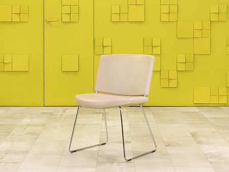 Конференц кресло для переговорной на полозьях Techo Экокожа Бежевый Чехия_КДКБ-14081