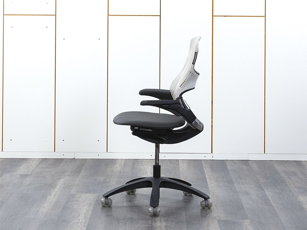 Офисное кресло руководителя  Knoll Кожа Черный Generation  (КРКЧ-28022)