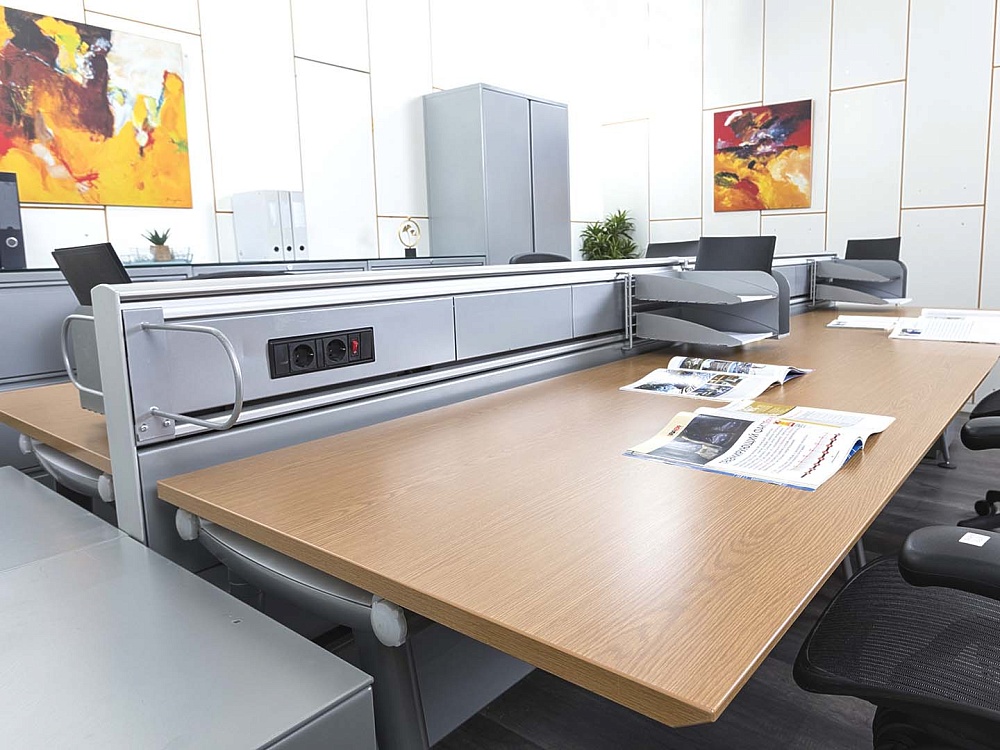 Комплект офисной мебели Herman Miller 3 200х1 800х1 000 ЛДСП Орех   (КОМХ1-16082)