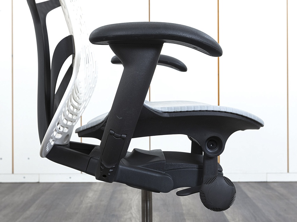 Офисное кресло руководителя  Herman Miller Сетка Серый Mirra 2  (КРСС-31103)