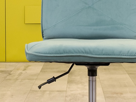 Офисное кресло для персонала на колесах Монро NEO-21 мята Ткань Зелёный Россия