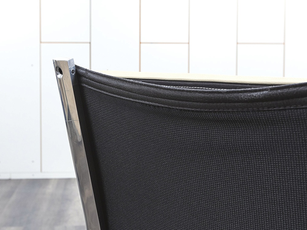 Офисное кресло руководителя   Кожзам Бежевый   (КРКБ-24052)