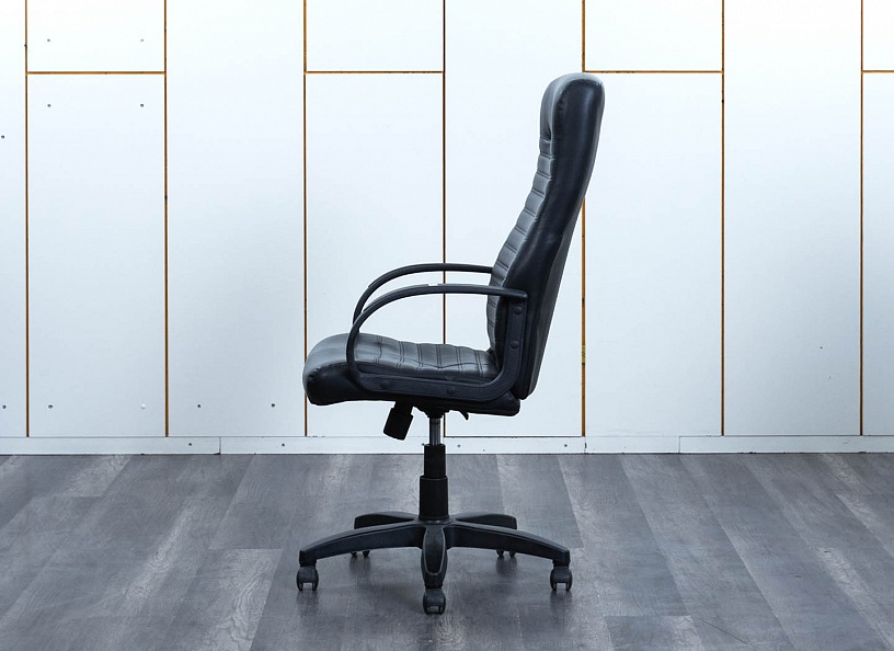 Офисное кресло руководителя   Кожзам Черный   (КРКЧ-06033)