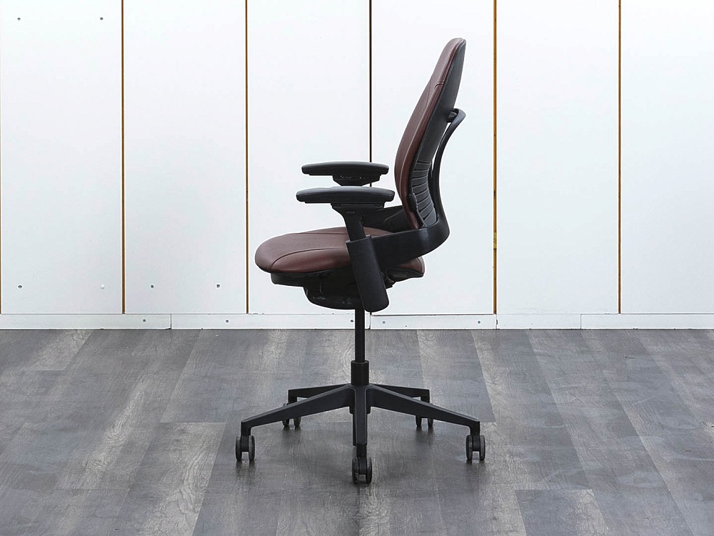 Офисное кресло руководителя  SteelCase Кожа Коричневый Leap B  (КРКК-30112)
