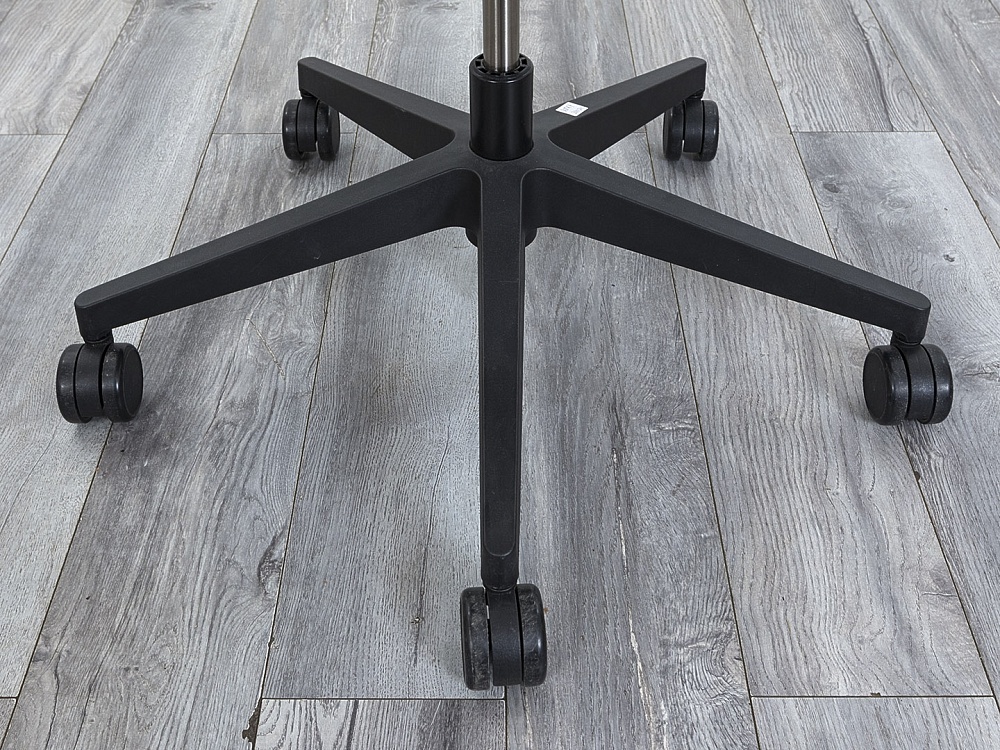 Офисное кресло для персонала  SteelCase Кожа Черный   (КПКЧ-30074)