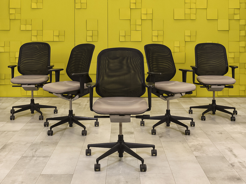 Офисное кресло для персонала на колесах Vitra Ткань Бежевый Швейцария  КПТБ-23066