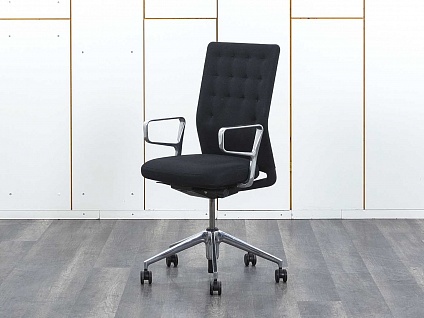 Офисное кресло руководителя  VITRA Ткань Черный ID Trim  (КРТЧ-30082)