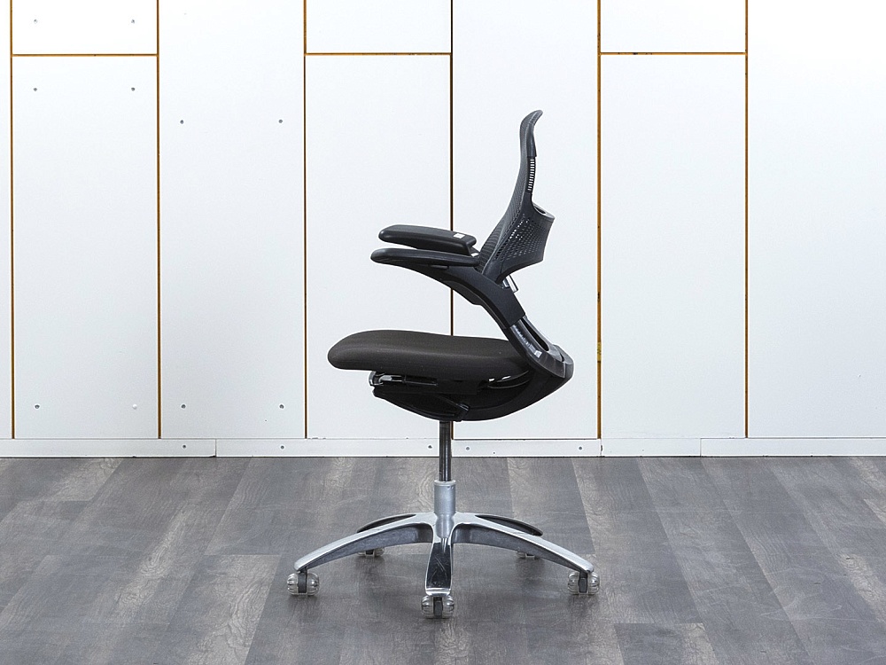 Офисное кресло руководителя  Knoll Ткань Черный Generation  (КРТЧ-21092)