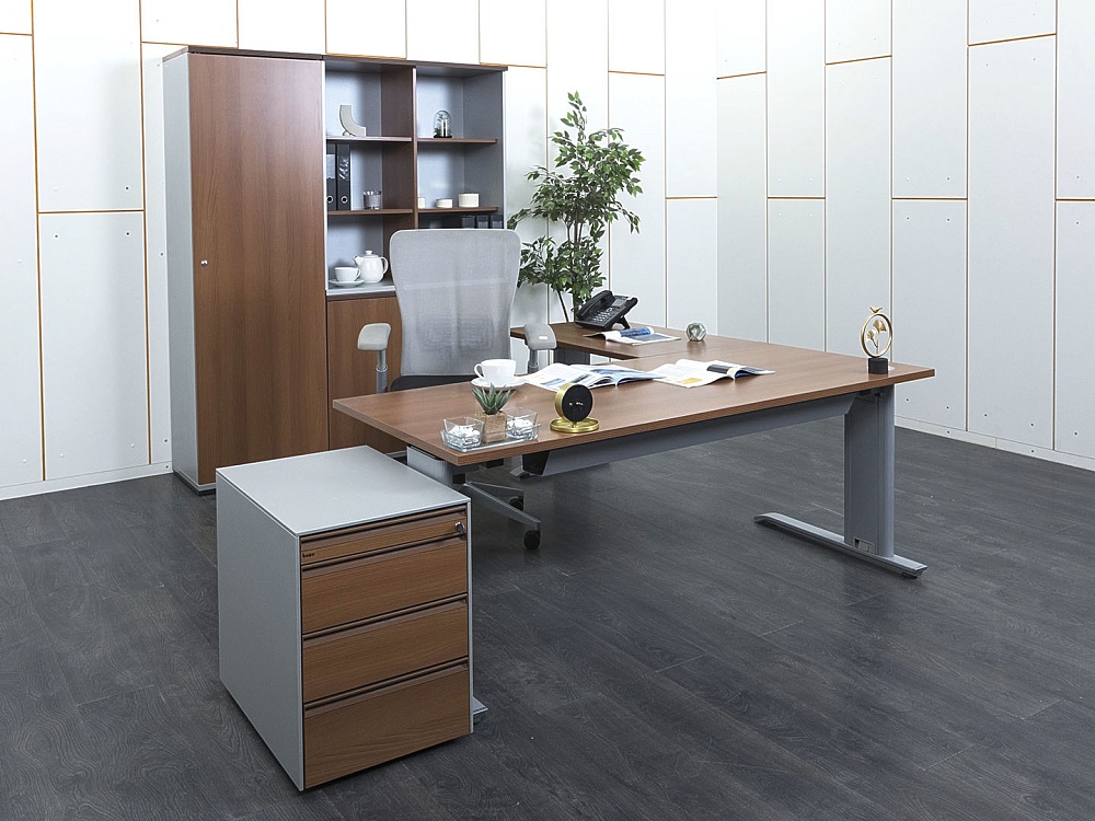 Кабинет руководителя Bene 1 800х1 800х750 Шпон Орех   (КРХ1-06091)