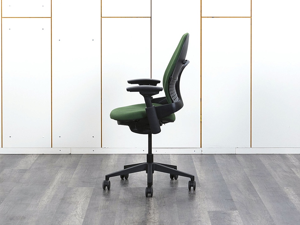 Офисное кресло руководителя  SteelCase Ткань Зеленый Leap B  (КРТЗ-07072)
