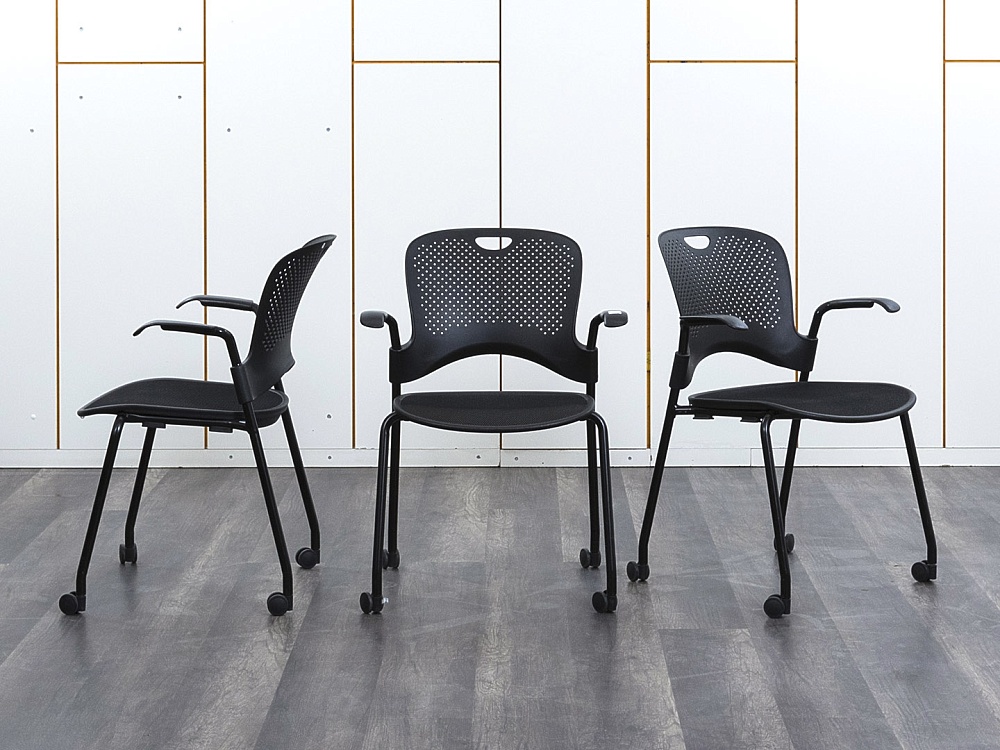 Конференц кресло для переговорной  Черный Пластик Herman Miller Caper  (УНСЧ-25072)
