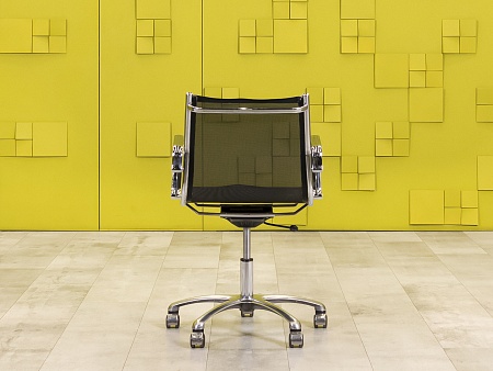 Офисное кресло для персонала на колесах Luxy  Сетка Чёрный Италия_КПТЧ3-290923