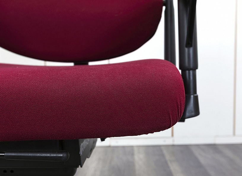 Офисное кресло руководителя  SteelCase Ткань Красный Please 1  (КРТК-08072)