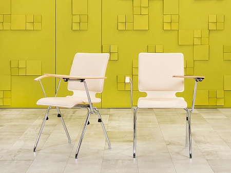 Конференц кресло для переговорной на ножках AXO Кожзам Бежевый Польша_КНКБ-230623