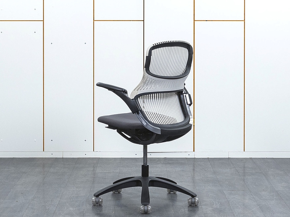 Офисное кресло руководителя  Knoll Ткань Серый Generation  (КРТС-22101)