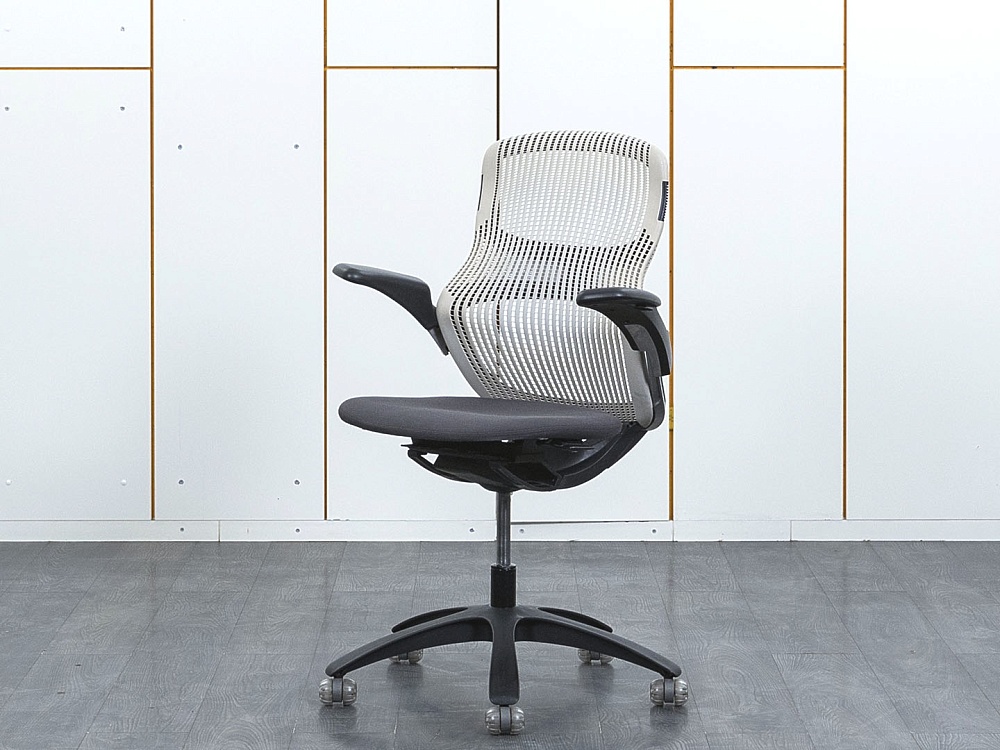 Офисное кресло руководителя  Knoll Ткань Серый Generation  (КРТС-22101)