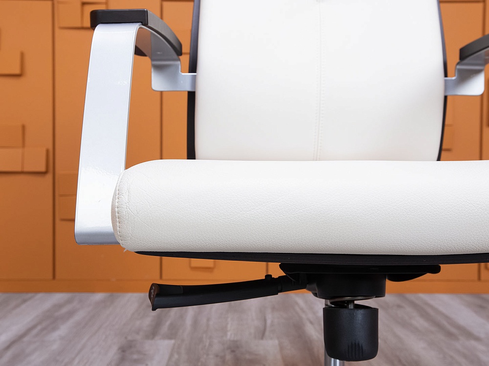 Офисное кресло руководителя  Sitland  Кожа Бежевый Madera B  (КРКБ-10025)