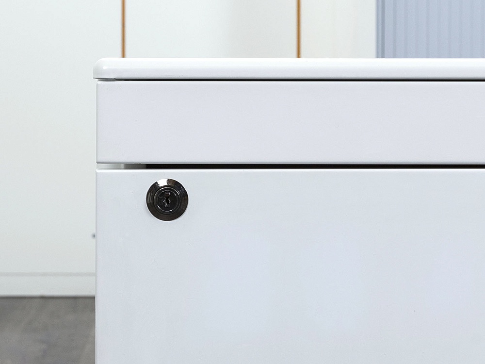 Кабинет руководителя Herman Miller 1 800х880х820 ЛДСП Белый   (КРБ-13112)