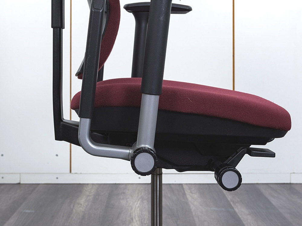 Офисное кресло руководителя  SteelCase Ткань Красный Please 2 Ergonomic  (КРТК-02072)