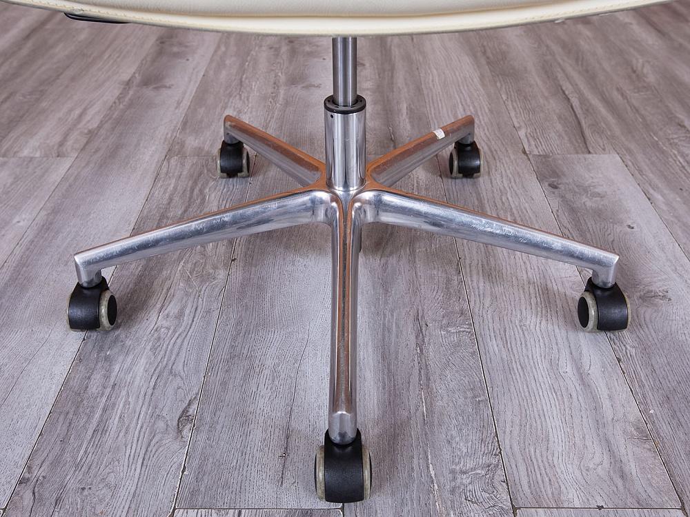 Конференц кресло для переговорной  Бежевый Кожа CODUTTI   (УНКБ-18053)