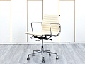 Офисное кресло для персонала  Eames Кожа Бежевый EA 117  (КПКБ-20123)