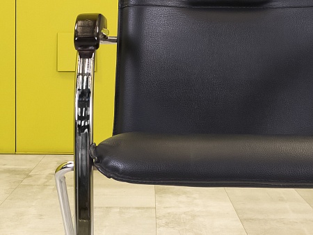 Конференц кресло для переговорной САМБА Кожзам Чёрный Россия  КНКЧ-10025