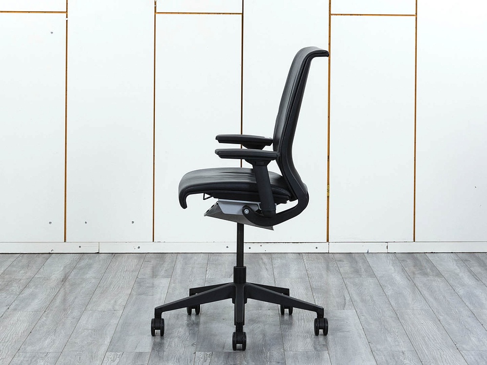 Офисное кресло для персонала  SteelCase Кожа Черный Think  (КПКЧ-11104)