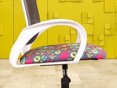 Офисное кресло для персонала на колесах Ирис White серый Ткань Серый; Белый Россия