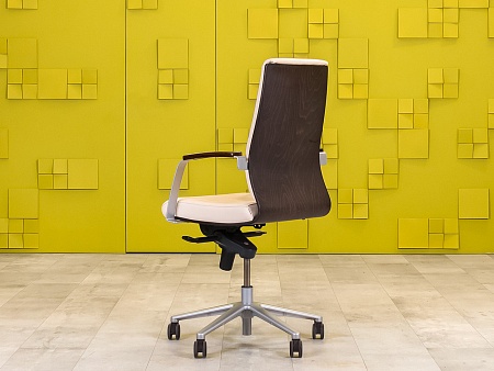 Офисное кресло руководителя на колесах Sitland Кожа Бежевый; Орех Италия_КРКБ-21051