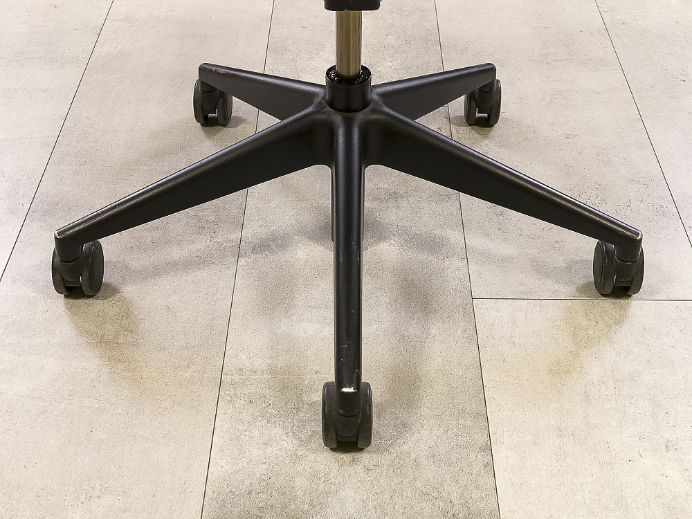 Офисное кресло руководителя на колесах Please 2 Ergonomik Steelcase Кожа Серый Германия_КРКС-221024