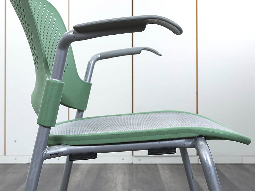 Конференц кресло для переговорной  Зеленый Сетка Herman Miller Caper  (УНСЗ-21082)