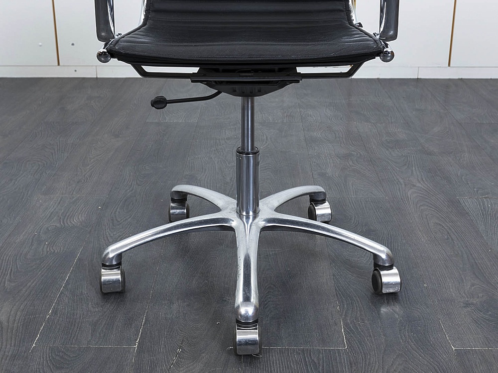 Офисное кресло руководителя  LUXY Кожа Черный Light B  (КРКЧ-16121)