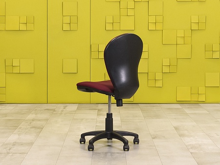 Офисное кресло для персонала на колесах Ткань Красный Россия  КПТК2-06055