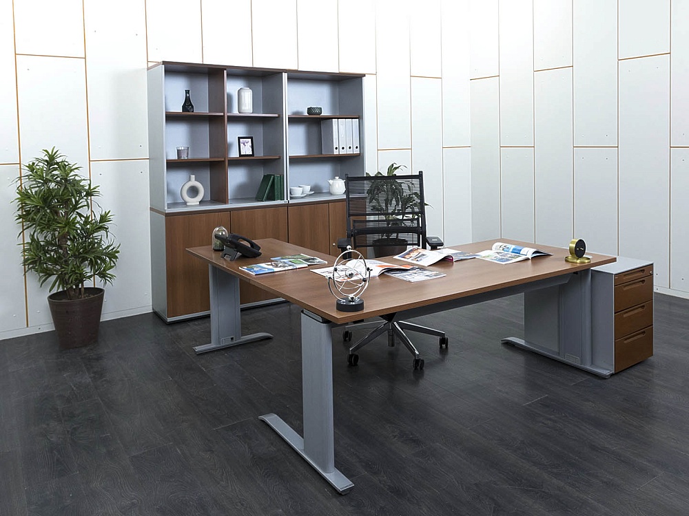 Кабинет руководителя Bene 1 800х1 800х750 Шпон Орех   (КРХ-07091)